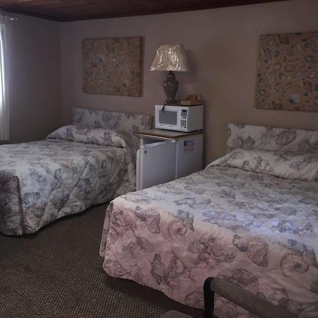 Captain'S Cove Motel Oak Island Exterior photo