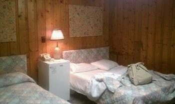 Captain'S Cove Motel Oak Island Exterior photo